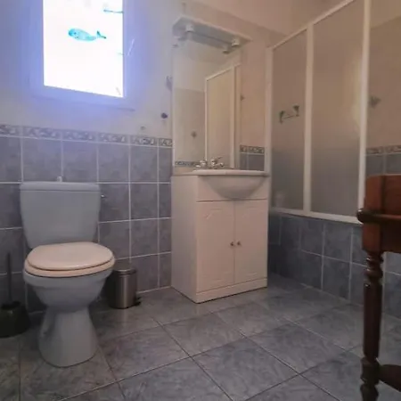 Chantal Proche Centre / Piscine / Clim / Parking Villa *