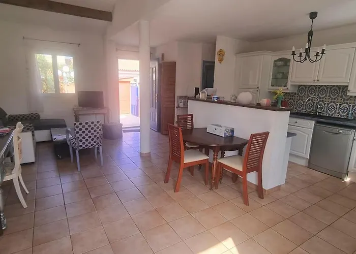Villa Chantal Proche Centre / Piscine / Clim / Parking *