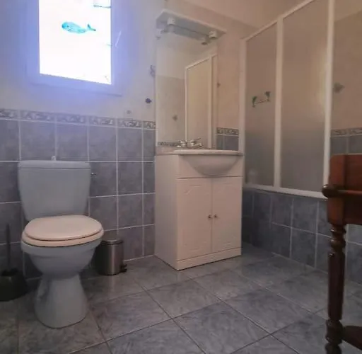Chantal Proche Centre / Piscine / Clim / Parking Villa *
